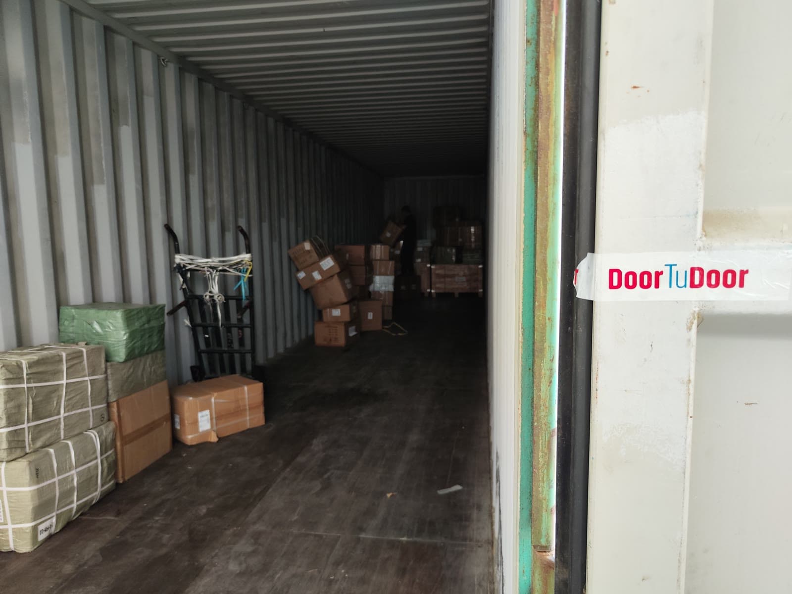 Carga consolidada en el contenedor con el precinto DoorTuDoor de DTD Cargo en Yiwu, China — envío puerta a puerta a Venezuela