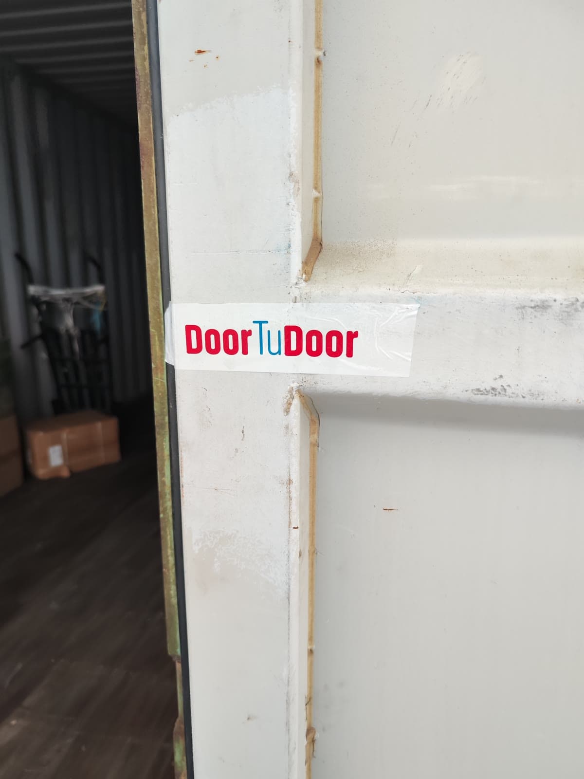 Precinto DoorTuDoor de DTD Cargo en la puerta del contenedor — carga puerta a puerta de China a Venezuela
